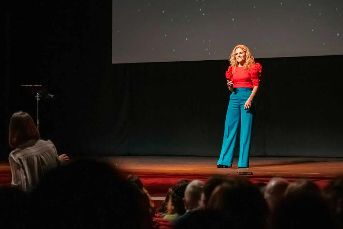 Público asistente a una conferencia de Silvia Congost