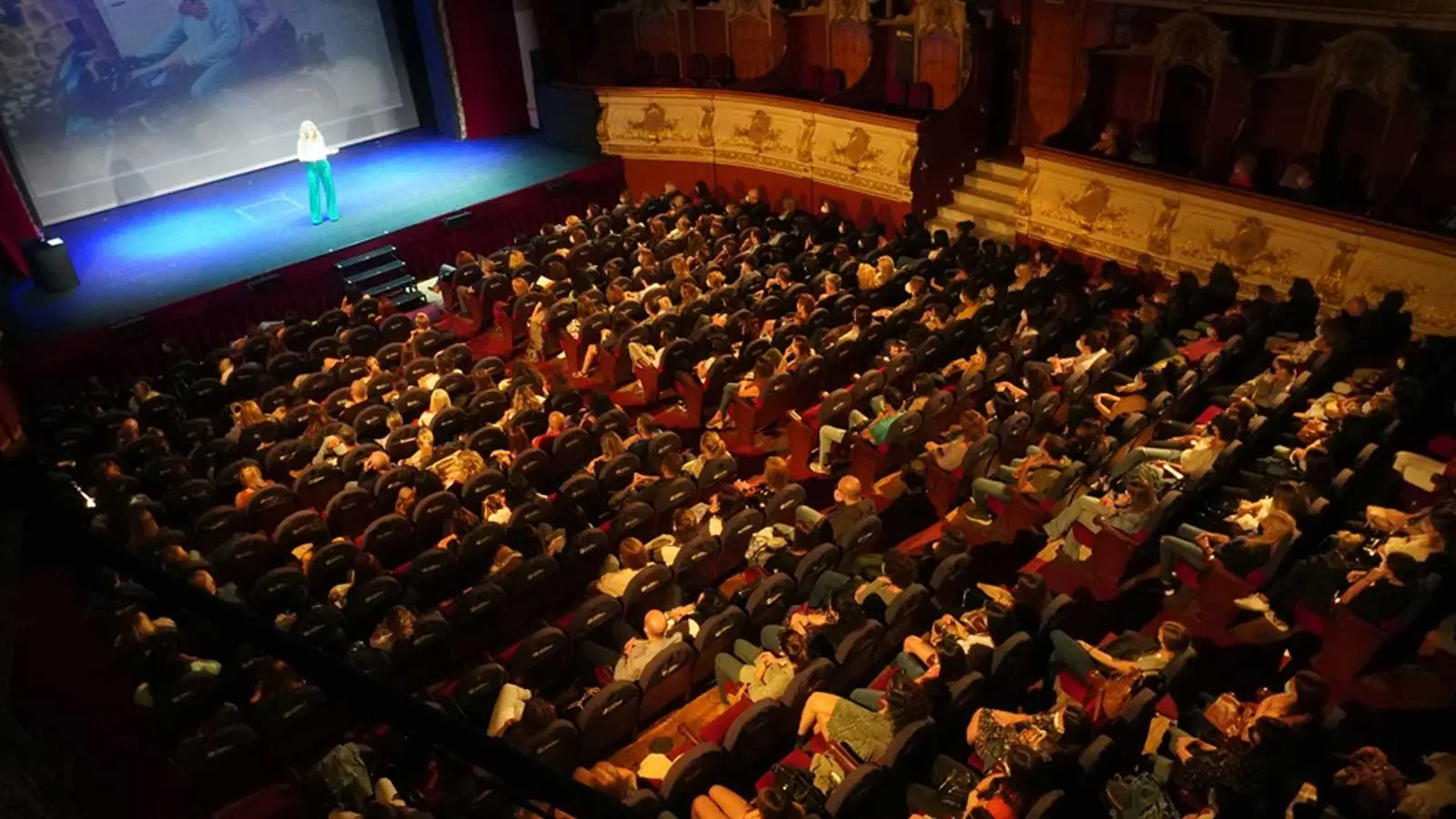 Auditorio durante una conferencia de Silvia Congost